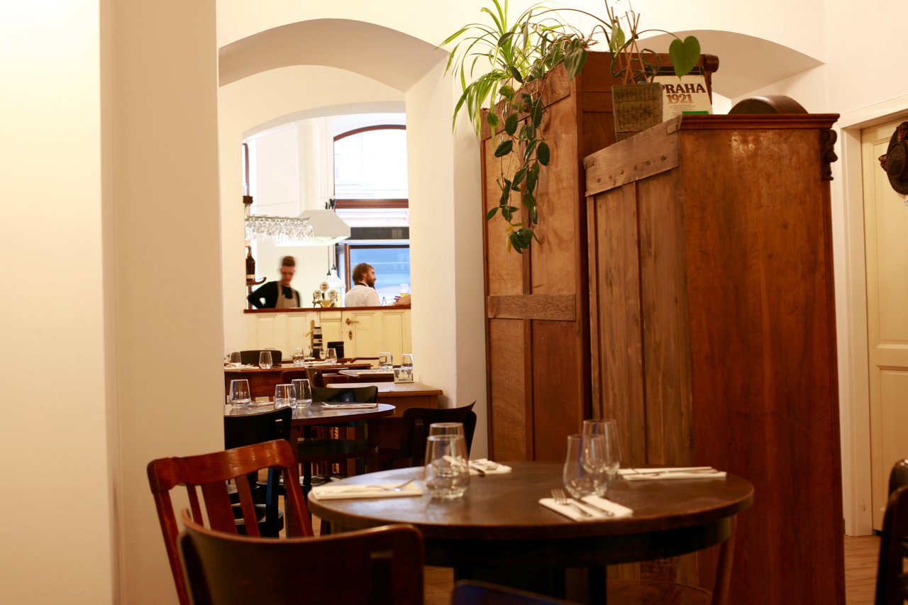 10 Cisty stul Prague